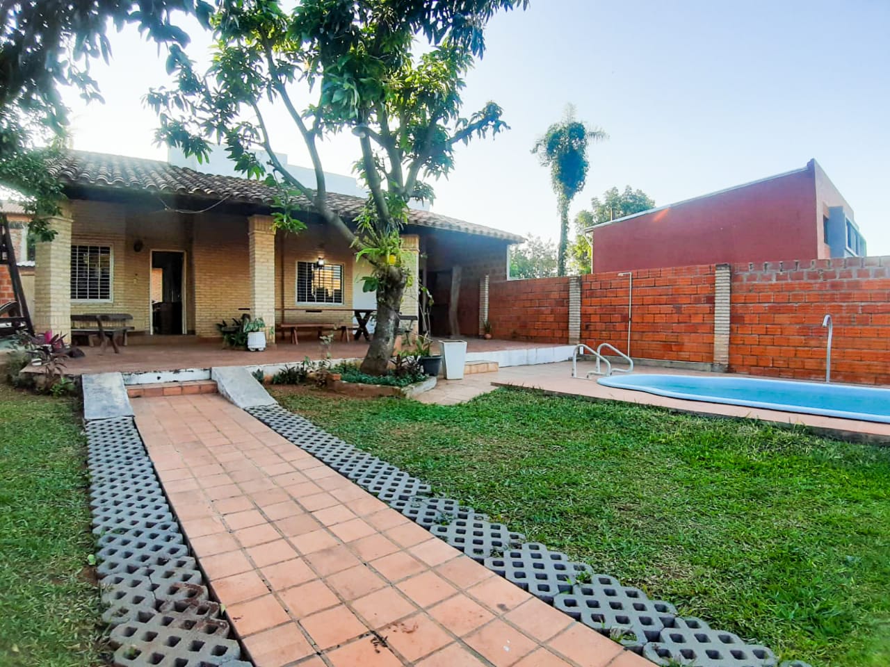 VENDO CASA TIPO QUINTA EN 1ER BARRIO LUQUE Ref G1AB1C Infocasas