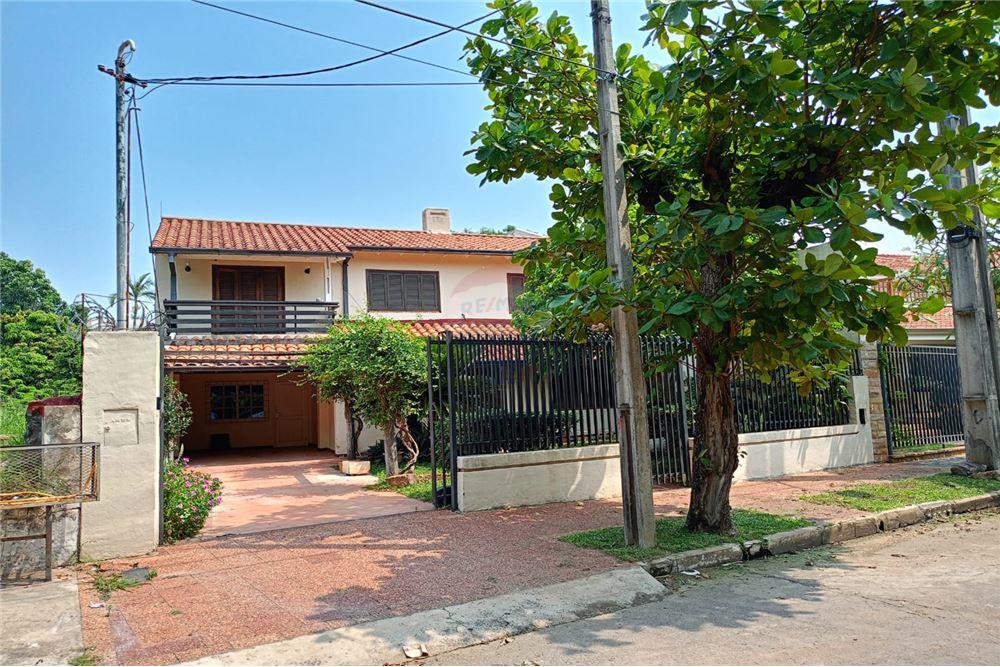 ALQUILO AMPLIA CASA CON PISCINA EN ASUNCION CARMELITAS Ref QE8E14