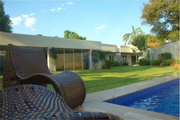 VENDO HERMOSA Y LUJOSA RESIDENCIA EN LAMBARÉ Ref T442B6 infocasas