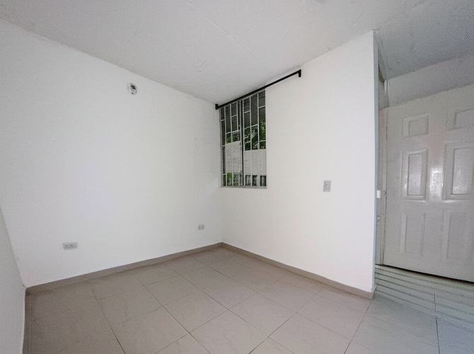 Casa de 4 alcobas en venta en Co. Altos De Chicala, Girardot, 68 m² · foto 2 de 18
