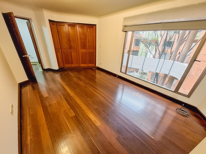 Apartamento de 3 alcobas en venta en Los Rosales, Bogotá, 250 m² · foto 18 de 24