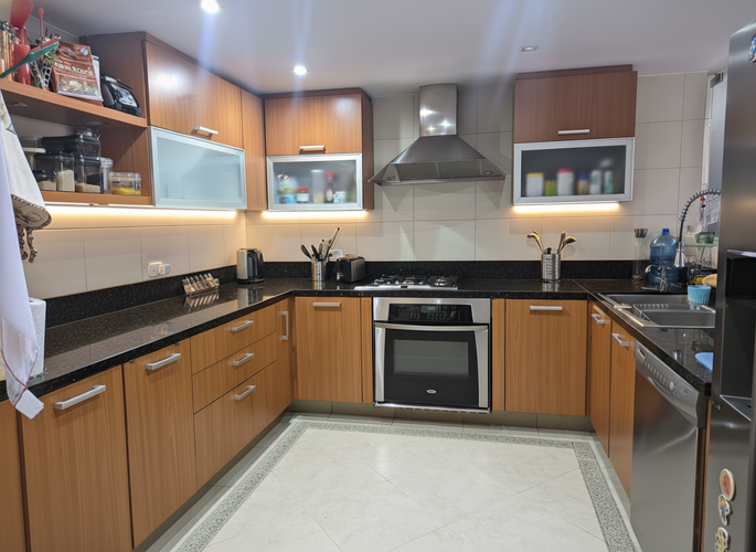 Apartamento de 3 alcobas en venta en Santa Barbara, Bogotá, 238 m² · foto 5 de 16