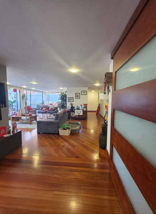 Apartamento de 3 alcobas en venta en Santa Barbara, Bogotá, 238 m² · foto 2 de 16