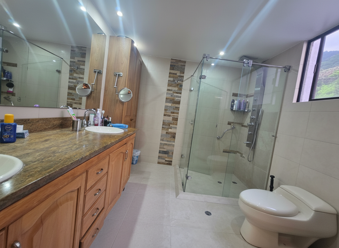 Apartamento de 3 alcobas en venta en Santa Barbara, Bogotá, 238 m² · foto 10 de 16