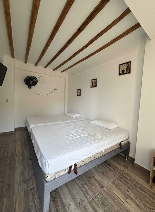 Casa de 5 alcobas en venta en Ricaurte, 266 m² · foto 13 de 24