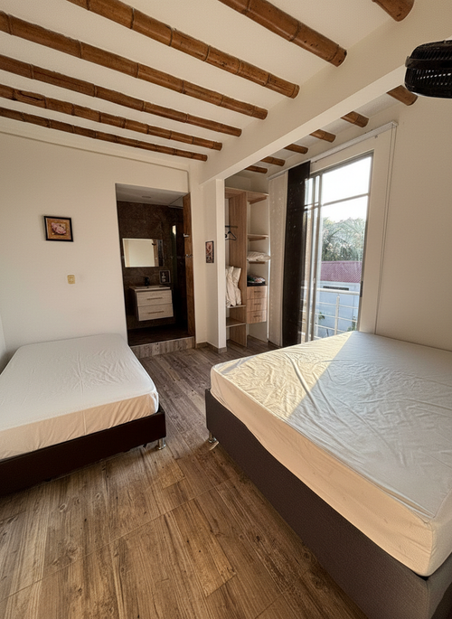 Casa de 5 alcobas en venta en Ricaurte, 266 m² · foto 19 de 24