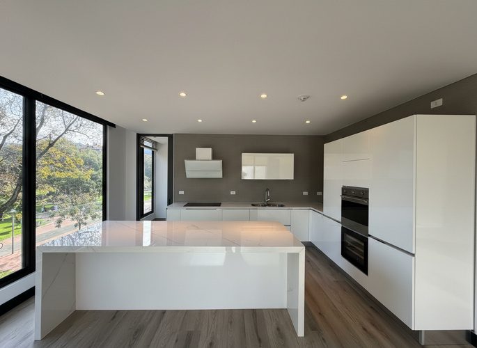 Apartamento de 2 alcobas en venta en El Virrey, Bogotá, 179 m² · foto 2 de 24