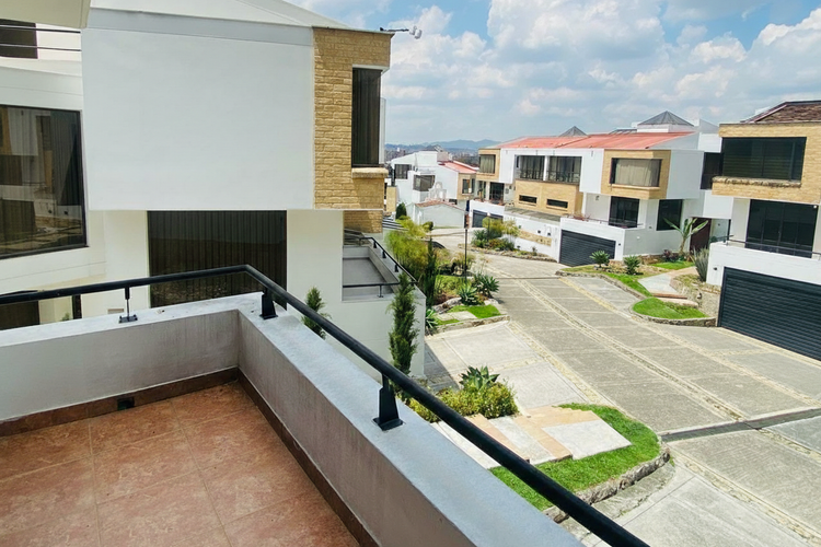 Casa de 3 alcobas en venta en Cedro Salazar, Bogotá, 350 m² · foto 15 de 24