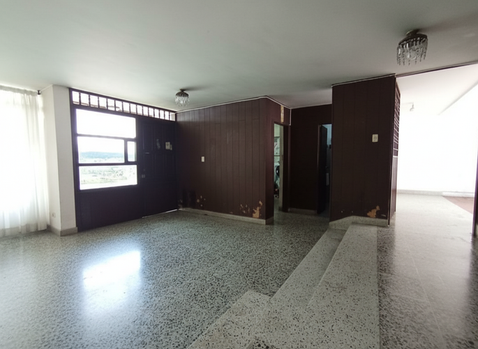 Casa de 5 alcobas en venta en Bolarqui, Bucaramanga, 360 m² · foto 2 de 12