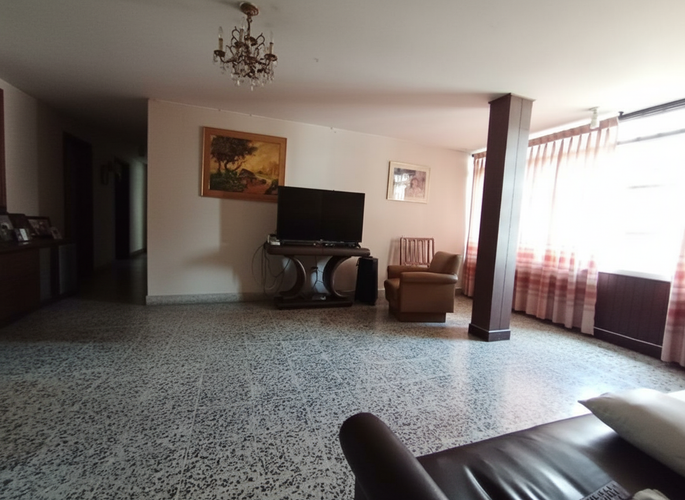 Casa de 5 alcobas en venta en Bolarqui, Bucaramanga, 360 m² · foto 4 de 12