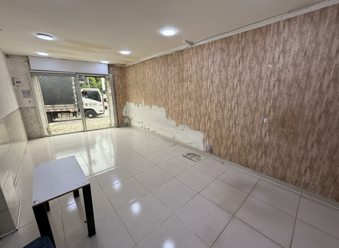 Local en arriendo en Naranjal, Medellín, 28 m² · foto 3 de 6