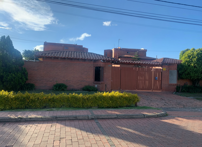 Casa de 5 alcobas en venta en San Jose De Bavaria, Bogotá, 223 m² · foto 2 de 24