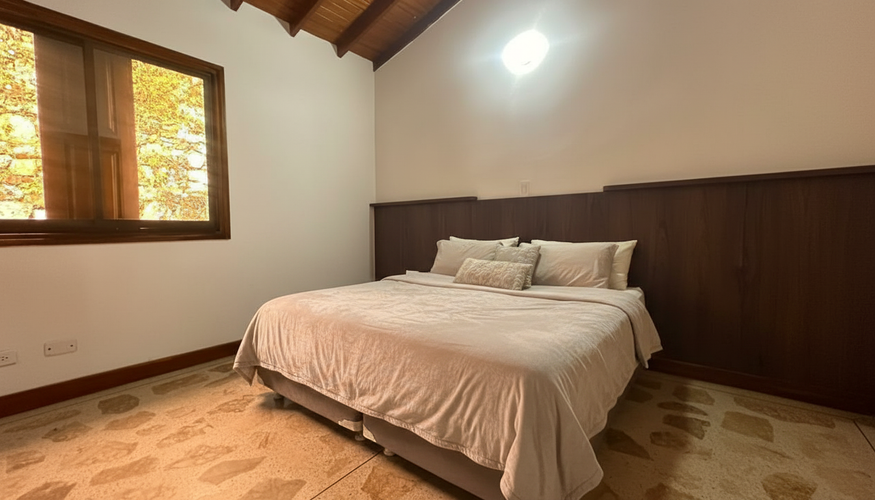 Casa de 3 alcobas en venta en Loma Del Indio, Medellín, 220 m² · foto 12 de 21