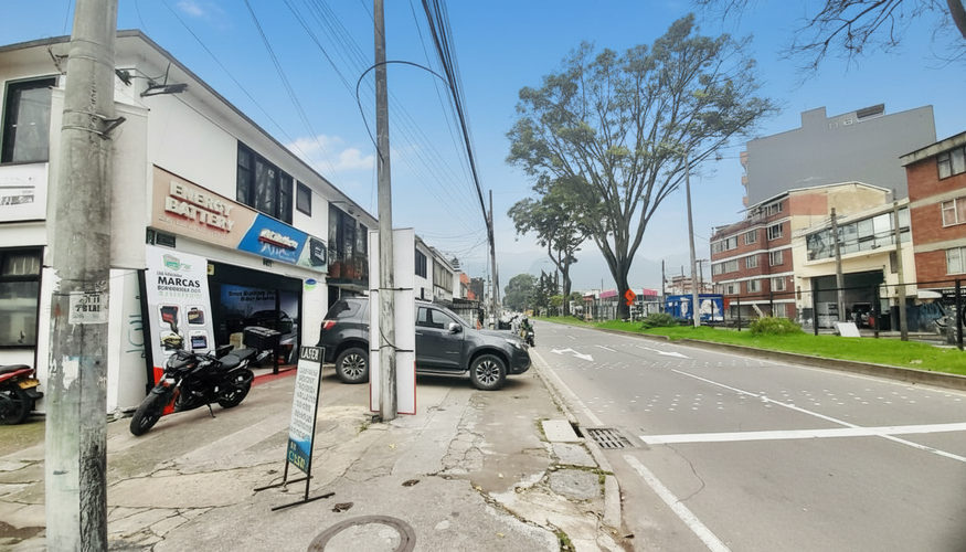 Casa de 8 alcobas en venta en San Felipe, Bogotá, 325 m² · foto 3 de 6