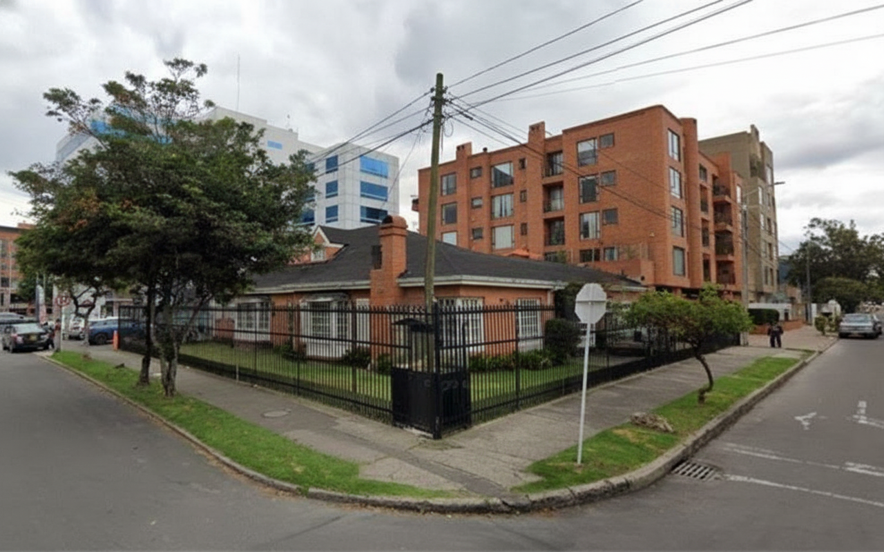 Casa en venta en Santa Barbara, Bogotá · foto 3 de 24