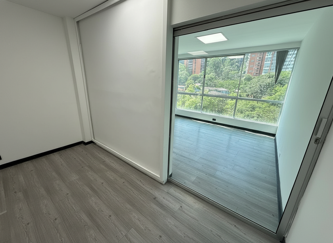 Oficina en arriendo en El Tesoro, Medellín, 35 m² · foto 12 de 16