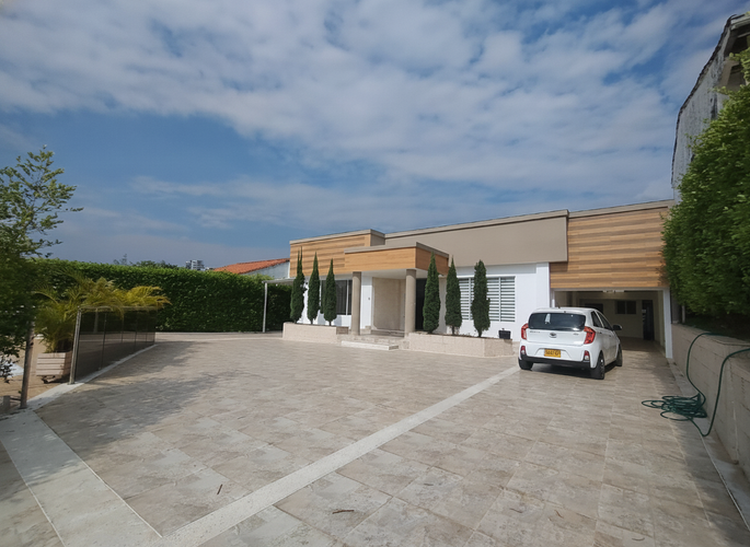 Casa de 5 alcobas en venta en Ciudad Jardin, Cali, 800 m² · foto 2 de 24