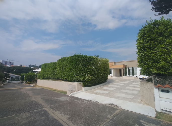 Casa de 5 alcobas en venta en Ciudad Jardin, Cali, 800 m² · foto 3 de 24