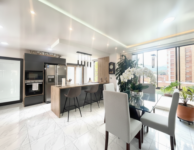 Apartamento de 3 alcobas en venta en Conquistadores, Medellín, 137 m² · foto 3 de 15