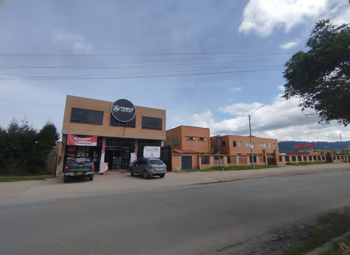 Local en arriendo en El Rocio, Cajicá, 730 m² · foto 2 de 19