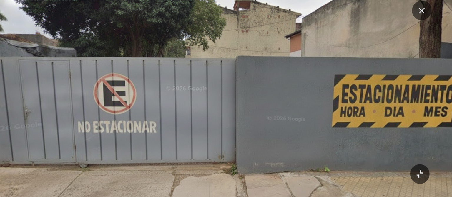 Ubicación Premium en el corazón del Mercado 4: Terreno Estratégico de 11,64 x 28,50 mts con potencial ilimitado. Ideal para desarrollos comerciales o Inversión. Actualmente operando como estacionamiento de vehículos livianos. Detrás de la Galería San Migu — foto 2