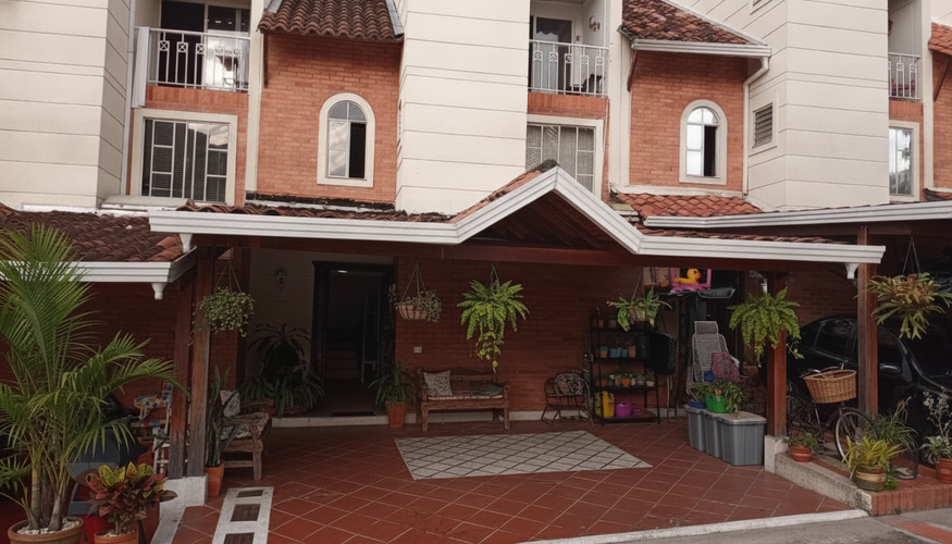 Casa de 3 alcobas en venta en Versalles, Floridablanca, 160 m² · foto 2 de 11