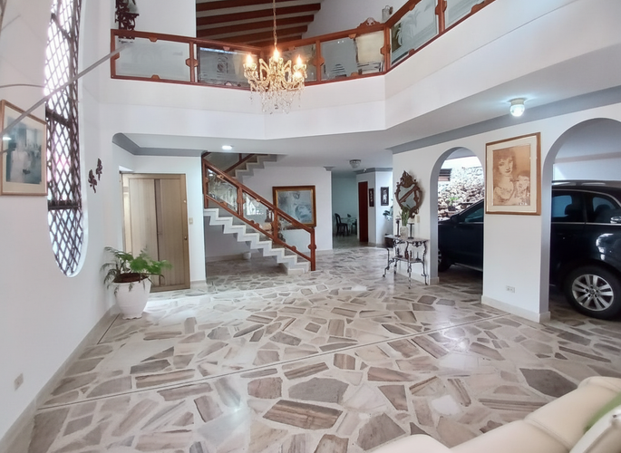 Local en arriendo en El Ingenio, Cali, 320 m² · foto 2 de 9