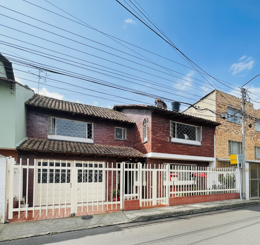 Casa de 7 alcobas en venta en Laura Vicuña, Chía, 300 m² · foto 2 de 24