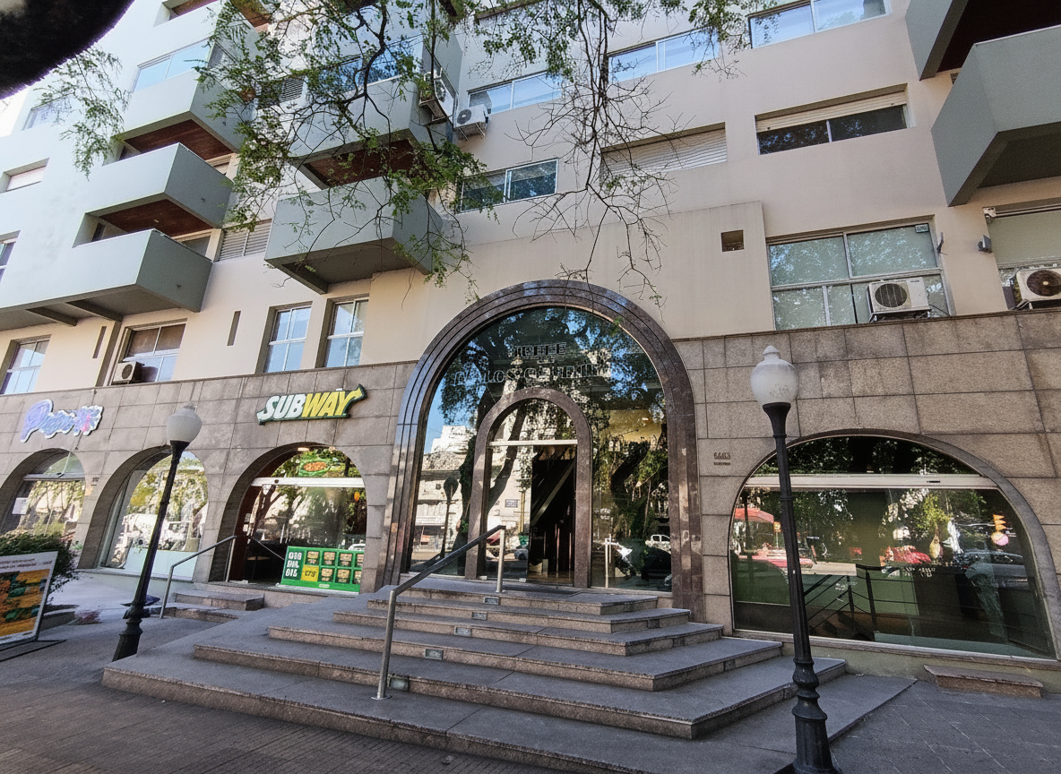 Apartamento Torre de los Caudillos, Bvar Artigas y Gral. Rivera, con garaje.