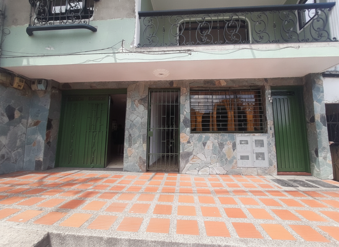 Casa de 5 alcobas en venta en Manrique Oriental, Medellín, 168 m² · foto 23 de 24