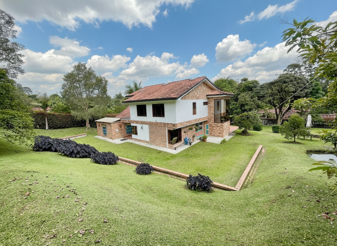 Casa de 5 alcobas en venta en Llano Grande, Rionegro · foto 2 de 24
