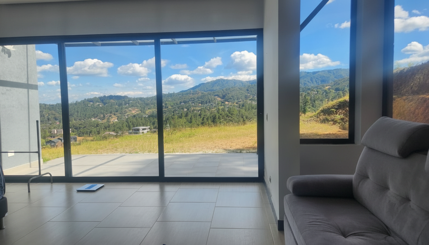 Casa de 7 alcobas en venta en Loma Del Escobero, Envigado, 466 m² · foto 17 de 24