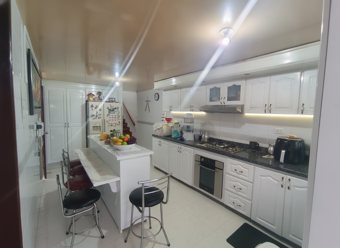 Casa de 4 alcobas en venta en Niza Norte, Bogotá, 378 m² · foto 11 de 22