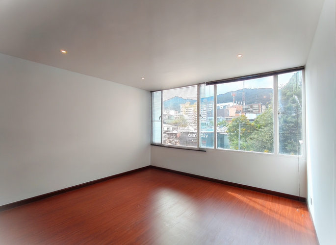 Apartamento de 3 alcobas en venta en Lago Gaitan, Bogotá, 131 m² · foto 3 de 24