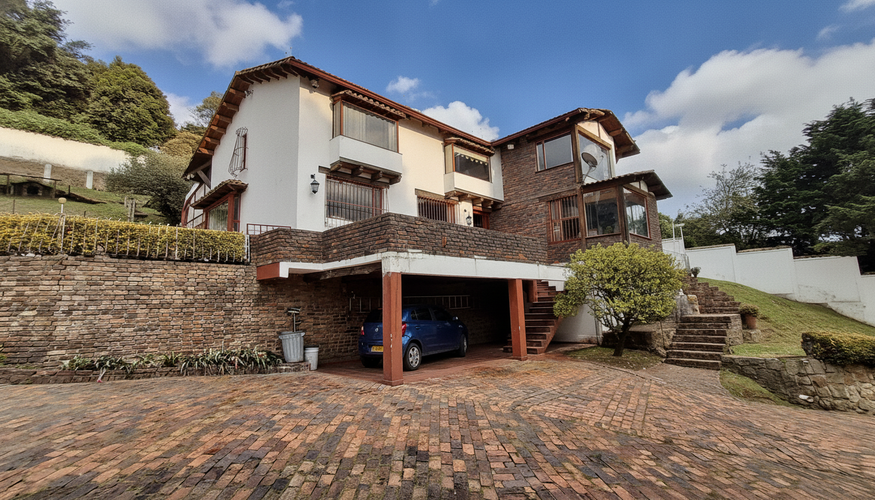 Casa de 5 alcobas en venta en Altos De Suba, Bogotá, 460 m² · foto 2 de 24