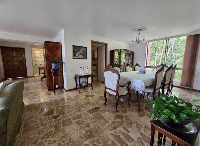 Apartamento de 4 alcobas en venta en Los Balsos, Medellín, 234 m² · foto 4 de 14