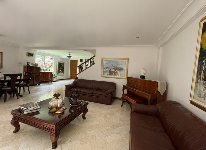 Casa de 4 alcobas en venta en Castropol, Medellín, 321 m² · foto 2 de 24