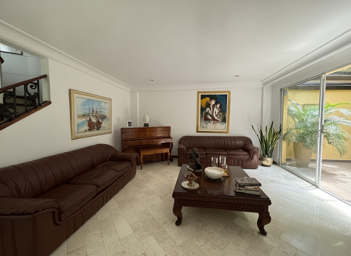 Casa de 4 alcobas en venta en Castropol, Medellín, 321 m² · foto 5 de 24