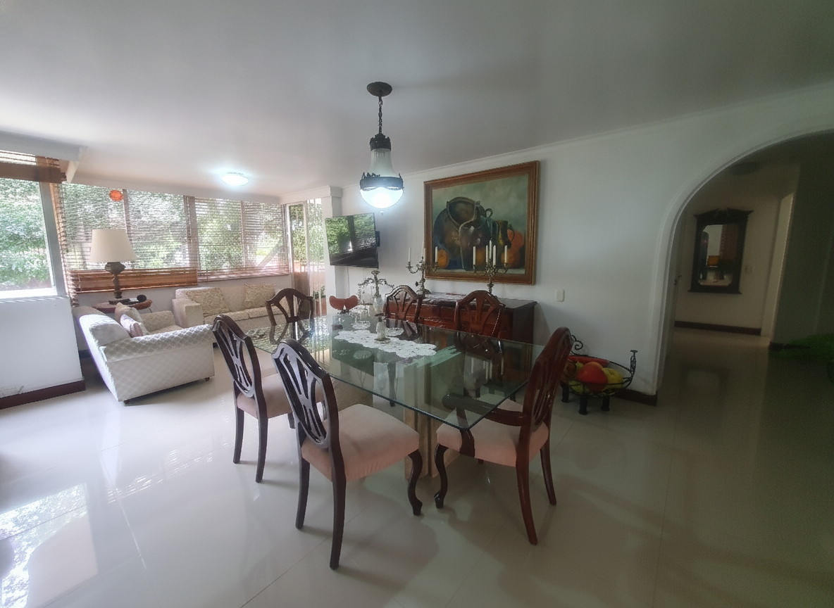 Apartamento en venta en El Poblado, Medellín · foto 2 de 17