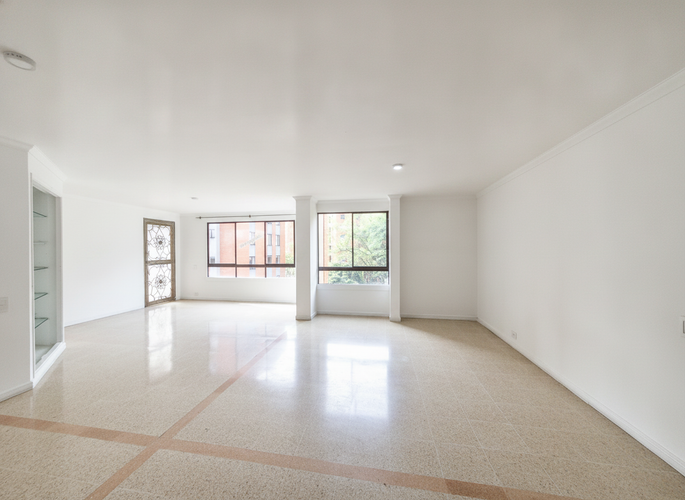 Apartamento de 3 alcobas en venta en El Tesoro, Medellín, 138 m² · foto 2 de 19
