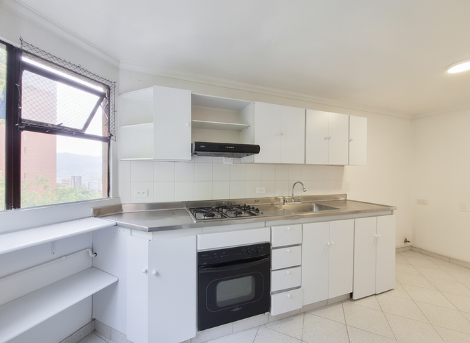 Apartamento de 3 alcobas en venta en El Tesoro, Medellín, 138 m² · foto 9 de 19