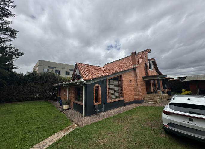 Casa de 3 alcobas en venta en Parcelas, Cota, 980 m² · foto 2 de 24