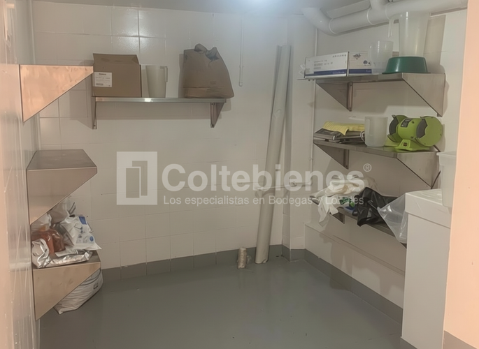 Bodega en venta en Viviendas Del Sur, Itagüí, 190 m² · foto 10 de 12