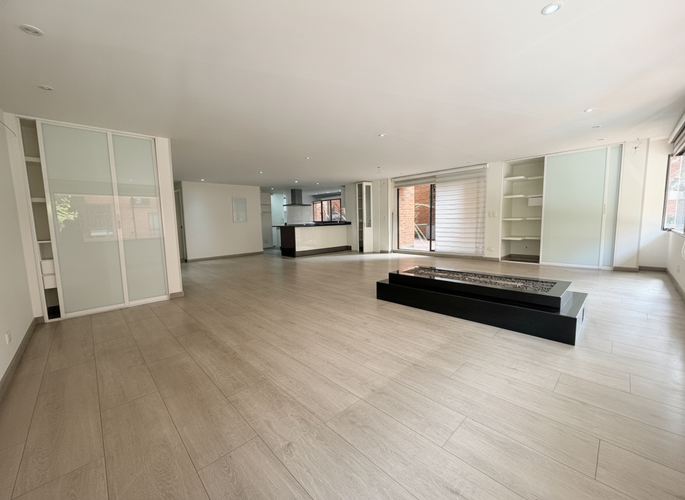 Apartamento de 3 alcobas en venta en Los Rosales, Bogotá, 192 m² · foto 3 de 24