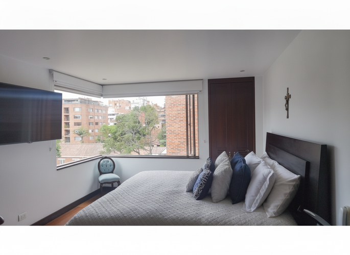 Apartamento de 3 alcobas en venta en Los Rosales, Bogotá, 210 m² · foto 21 de 24