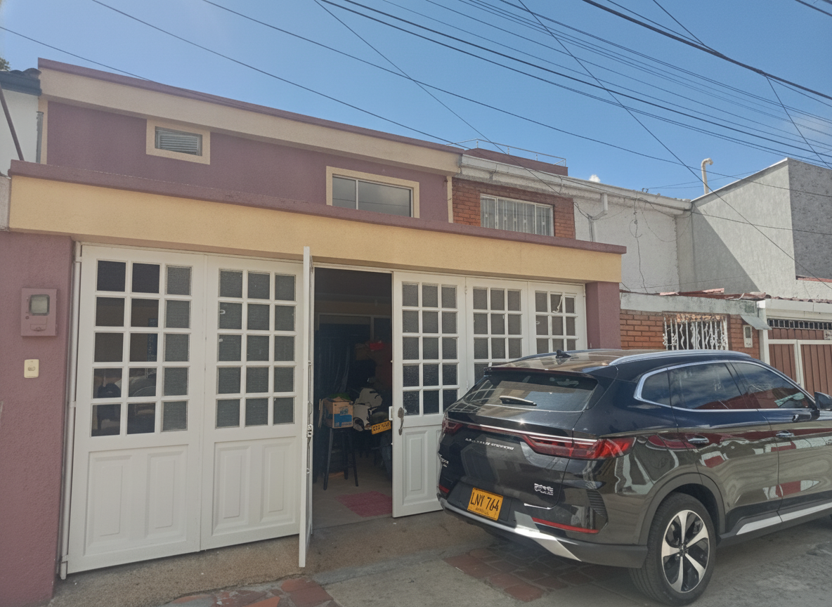Casa en venta en Engativá, Bogotá · foto 2 de 24