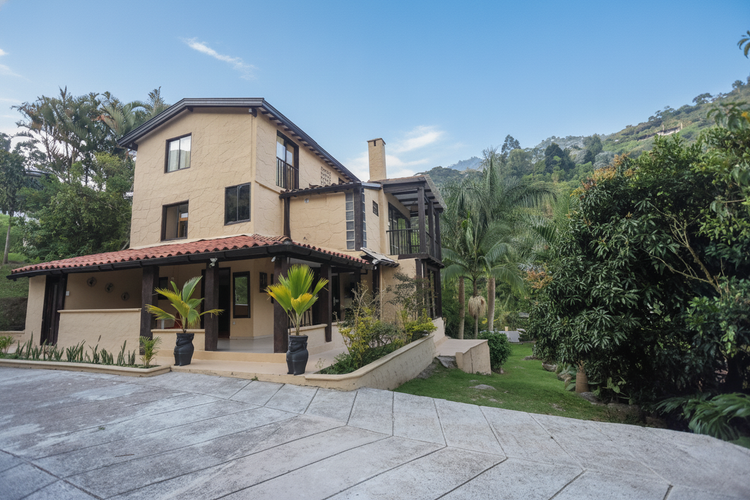 Finca en venta en Actividad Multiple, Copacabana, 2600 m² · foto 2 de 24