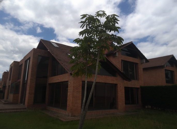 Casa de 4 alcobas en venta en San Jose De Bavaria, Bogotá, 250 m² · foto 2 de 19