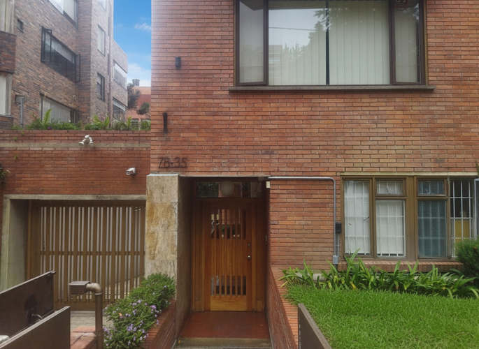 Apartamento de 4 alcobas en venta en Los Rosales, Bogotá, 178 m² · foto 2 de 24