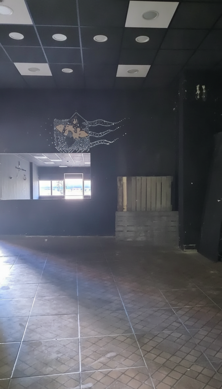 Alquilo Local Comercial, 150 Metros De Planta Mas Sotano Y Entrepiso, 3 Baños, Ubicacion Estrategica. · Foto 5